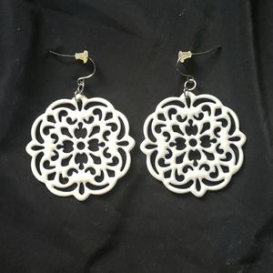 Premier Designs Doily Earrings
